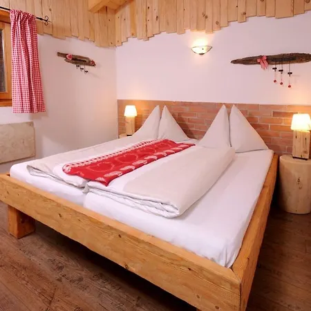Semesterbostad Almchalet Schneeberg *