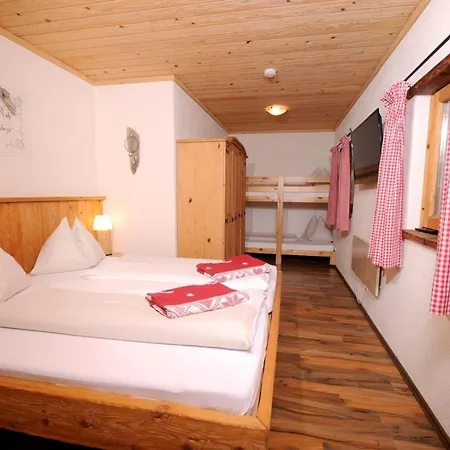 Semesterbostad Almchalet Schneeberg